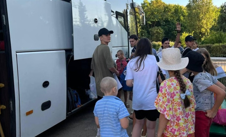 З Нової Каховки вивезли ще одну групу дітей