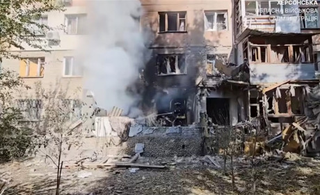 Загарбники обстріляли Херсон: 1 людину убили і ще 7 поранили (відео)