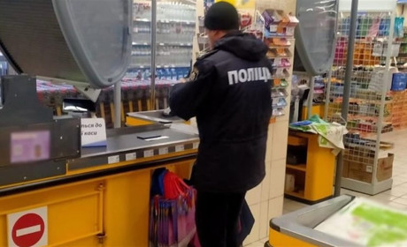 Ізмаїльчанин намагався пройти без черги в супермаркеті та побив охоронця