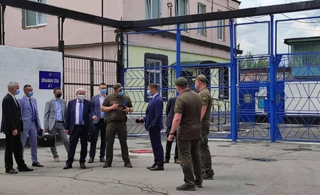 Офіс Генпрокурора вимагає припинити експлуатацію аварійного Херсонського слідчого ізолятора