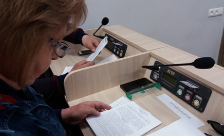 Депутати Сватівської міської ради тепер голосують як у Верховній Раді — картками