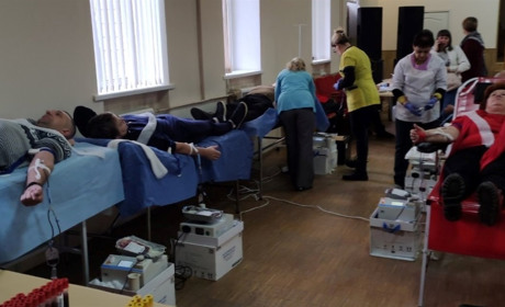 Майже 80 донорів здали кров у Звягелі та зібрали кошти на дрони для ЗСУ