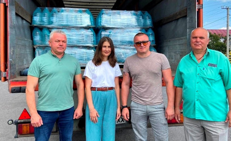 Зі Сміли Нікопольській громаді передали 16 тонн бутельованої води