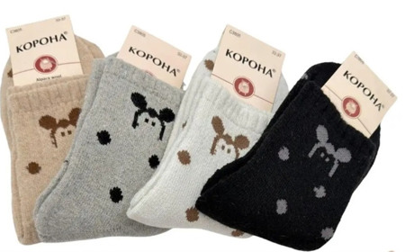 Дитячі шкарпетки для зимових прогулянок: який склад не пропускає холод від взуття