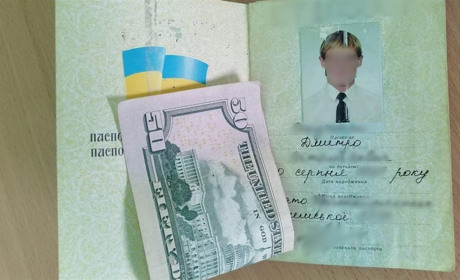 На адмінмежі з Кримом вчергове намагались підкупити прикордонників