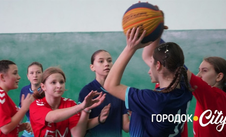 У Городку визначили кращі баскетбольні команди серед дівчат і юнаків у межах ігор «Пліч-о-пліч»