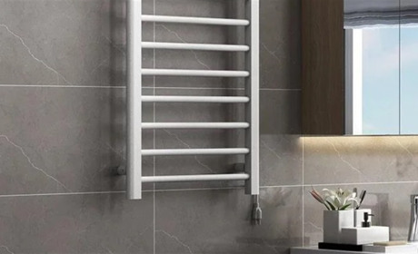 Електричні рушникосушки: переваги, недоліки та чим вони відрізняються від водяних