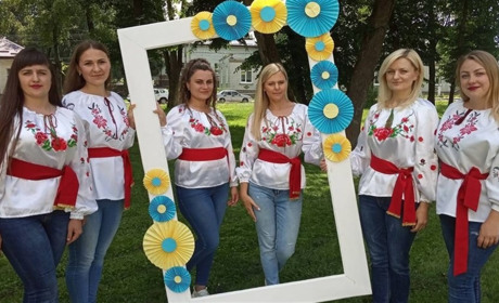 На благодійному ярмарку в Березі зібрали 20 000 гривень для молодих воїнів-земляків