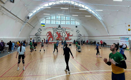Відкритий турнір з волейболу відбувся в Краснограді, а в Сахновщині шахами розпочали спартакіаду