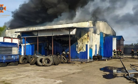 У Черкасах рятувальники ліквідували пожежу вантажного автомобіля