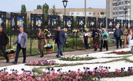 Не святкуємо, а вшановуємо. Як південноукраїнці відзначили День пам’яті та перемоги. ФОТОрепортаж