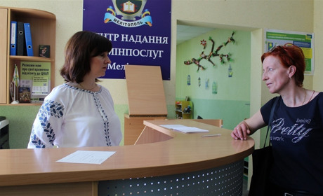 Для сотрудниц мелитопольского центра админуслуг вышиванки стали корпоративной одеждой