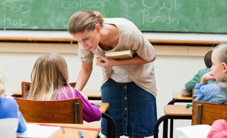 Шмигаль анонсував щомісячну "тисячу для вчителів"