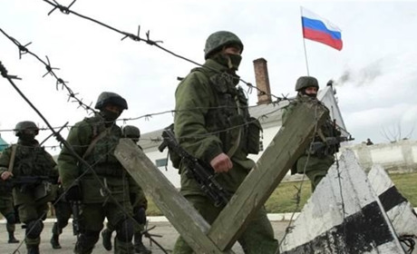 Російські офіцери вже вивозять із Криму сім'ї та майно