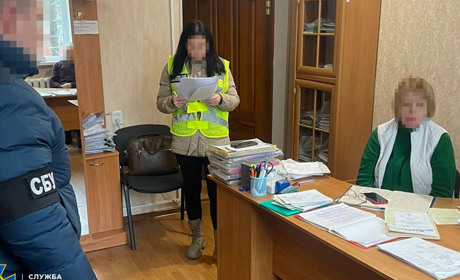 Два медики на Житомирщині вимагали хабар з пораненого воїна ЗСУ: деталі від СБУ
