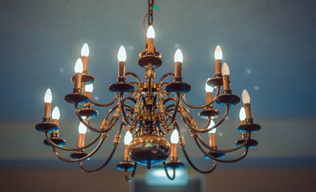 Мешканці п’ятьох вулиць Сватового 20 листопада будуть без світла: скільки і чому