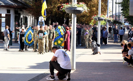 У Ніжині прощалися із загиблим воїном Сергієм Харицьким