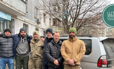 Волонтери Южного передали автомобіль для військових