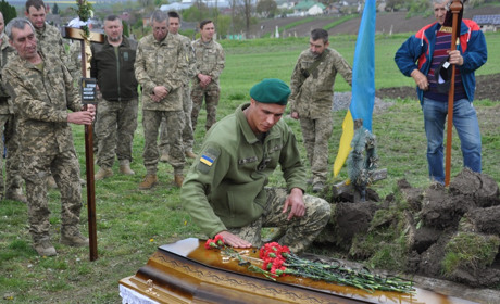 Згорів у бойовій машині: у Пробіжні, що на Чортківщині, попрощалися з молодим воїном-прикордонником
