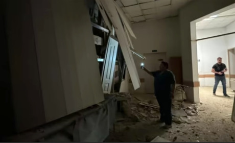 Загарбники обстріляли лікарню в Херсоні, 8 постраждалих