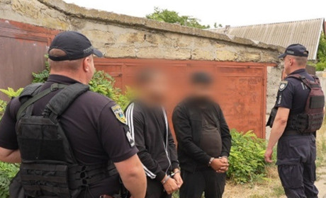 "Авто на ЗСУ" виявилося шахрайством: на Одещини затримали групу, яка виманювала гроші у людей