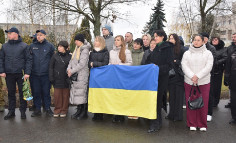У День Гідності та Свободи нетішинці зібралися на пам'ятне віче