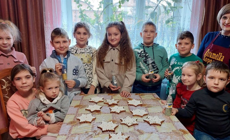 Понад 25 000 гривень зібрала «Карамельна банда» у Жмеринці для наших захисників: відео