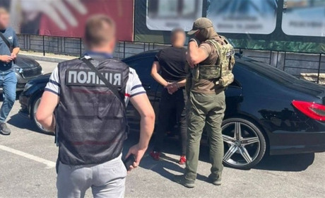 Обіцяв посприяти у звільненні з полону: поліцейські затримали черкащанина
