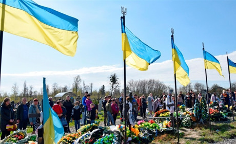 У Провідну неділю у Жмеринці курсуватиме додатковий автобус з центру до кладовища