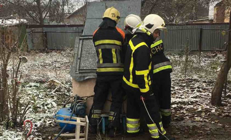 На Фастівщині рятувальники дістали з колодязя тіло чоловіка