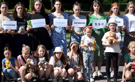У Жмеринці молодь провела акцію «Голоси дітей» та влаштувала мовчазний перфоманс