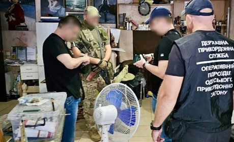 Вчитель мистецтва, ветеран розвідки з Одещини поширював російську пропаганду. Його затримали