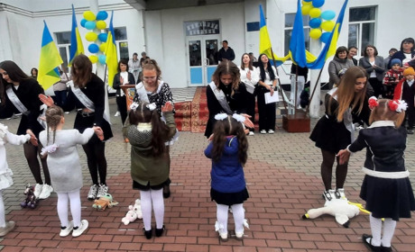 Свято останнього дзвоника у школах Старокостянтинівської громади. Фоторепортаж