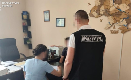 На Дрогобиччині судитимуть посадовицю: вона завдала бюджету 1,4 млн грн збитків на тендерах ліцею
