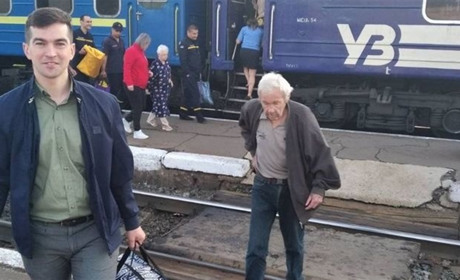 На Звягельщину прибули переселенці з Донеччини — їх тимчасово розмістили у дитячому садочку