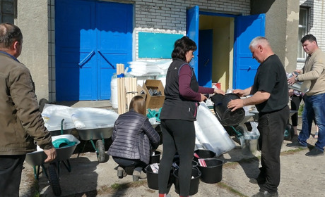 ВПО Собича отримали городній інвентар та насіння в рамках програми «Сади Перемоги»