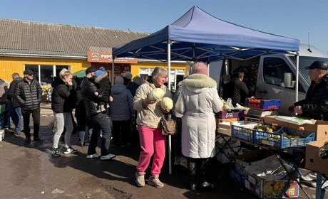 Перший весняний ринок у Первомайську: як змінилися ціни на продукти