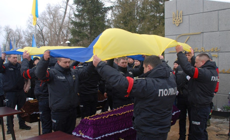 Чорний день для громади: у Шостці відбулося найтрагічніше прощання на Алеї Слави
