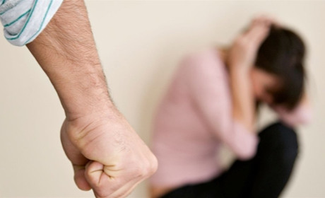 На Хмельниччині прокурори в апеляції довели вину чоловіка, який побив дружину