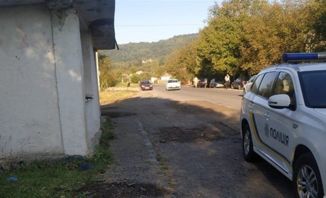 У Городку винесли вирок водію, який врізався в зупинку та травмував пасажирку