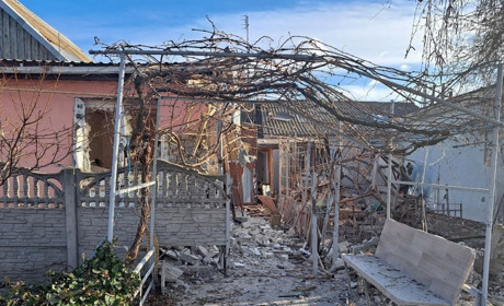 Окупанти обстріляли в Новій Каховці кілька будинків: двоє поранених