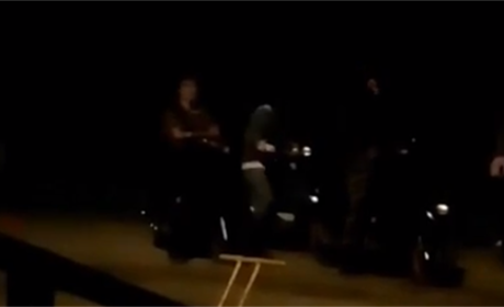 Відео: малолітні мопедисти Біляївки о 1-ій ночі піднімають пил на дитячому майданчику та дрифтують
