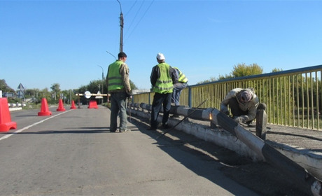 У службі автомобільних доріг області планують закінчити ремонт Сватівського мосту у серпні 2019