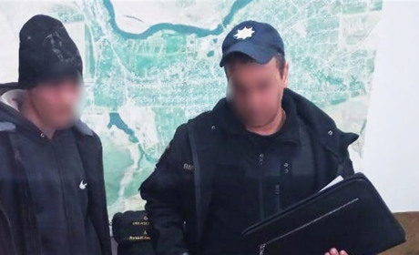 На Вознесенщині у водія-порушника, що їхав без шолома, поліціянти знайшли наркотики
