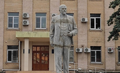 У Генічеську окупанти встановили пам’ятник Леніну