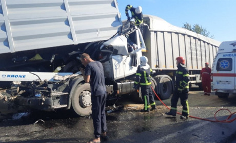 ДТП с тремя фурами на трассе, водителя вырезали из кабины