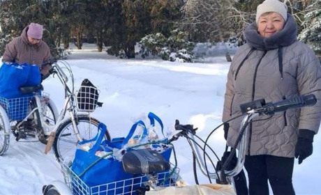 Соціальні працівники Великобурлуцької громади продовжують допомагати підопічним попри небезпеку