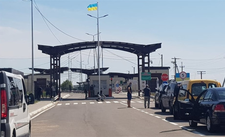 Україна поновила пункти пропуску з Кримом. Як проходить перша доба і які правила перетину