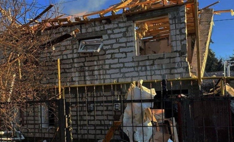 Зранку російські окупанти ударили по Херсону: є загибла і поранений