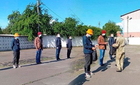 У Володимирці проводжали юнаків на строкову військову службу